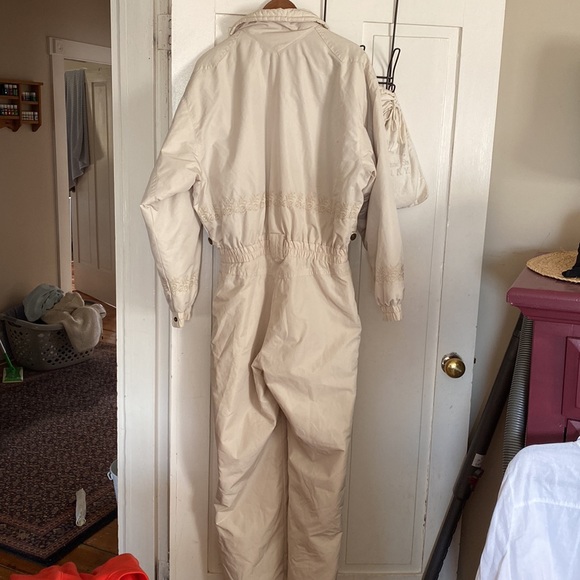 FERA Skiwear 1 piece cream colored snowsuit - Picture 7 of 11